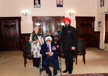 Governor with Squadron Leader (Sr) DS Majithia at Raj Bhawan.;?>