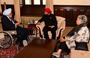 Governor interacting with Squadron Leader (Sr) DS Majithia at Raj Bhawan.