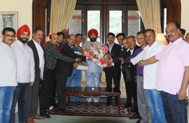Governor meeting with office bearers of Hotel Association, Vyapar Mandal and Boat House Club of Nainital.