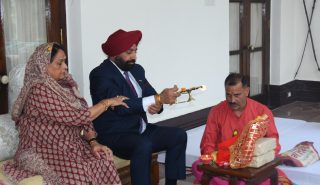 Governor performing Havan for the prosperity and prosperity of the state at Raj Bhavan Nainital.