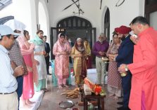 Governor performing Havan for the prosperity and prosperity of the state at Nainital.;?>