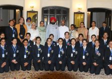 Governor Lt Gen Gurmeet Singh (S) with girl students of St. Mary's Convent College, Ramani, Nainital at Raj Bhavan Nainital.;?>