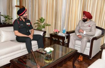 Lt. G Amardeep Singh Bhinder, GOC South Western Command interacting with the Governor at Raj Bhawan.