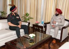 Lt. G Amardeep Singh Bhinder, GOC South Western Command interacting with the Governor at Raj Bhawan.;?>