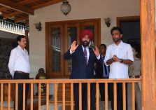 Governor Lt Gen Gurmit Singh (Retd) visiting Irenik Adobe Home Stay at Bohrakoon village in Bhimtal block.;?>