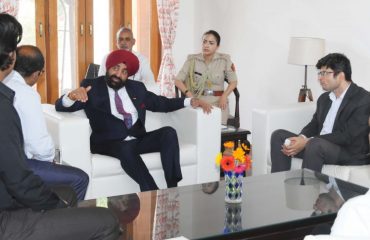 Governor Lt Gen Gurmit Singh (Retd) interacting with Anganwadi workers.