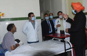 Governor Lt Gen Gurmit Singh (Retd) inquiring about the well being of patients admitted in BD Pandey Government District Hospital, Nainital.