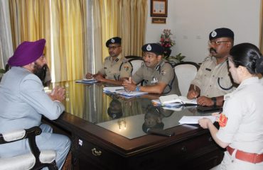24-06-2022 : Governor chairing a meeting with senior officers of the Police Department at Raj Bhawan.