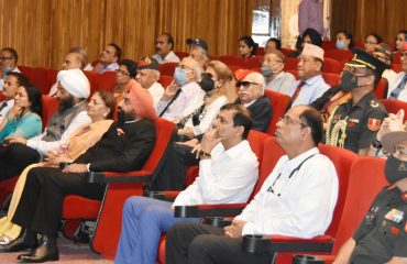 राजभवन में पुस्तक विमोचन कार्यक्रम के अवसर पर राज्यपाल लेफ्टिनेंट जनरल गुरमीत सिंह (से नि)।