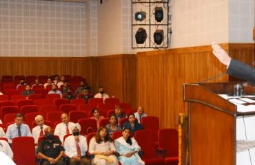 राजभवन में पुस्तक विमोचन कार्यक्रम के अवसर पर संबोधित करते हुए राज्यपाल लेफ्टिनेंट जनरल गुरमीत सिंह (से नि)।