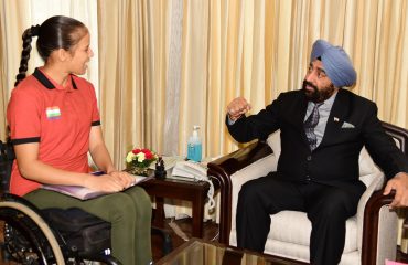 25-06-2022 : Para Athlete Garima Joshi talking to Governor at Raj Bhawan.