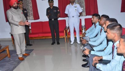 Governor Lt Gen Gurmit Singh (Retd) sharing his experience with the cadets at National Defense Academy, Khadakwasla.