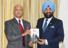 Former DGP Anil Raturi presenting his book “Bhanwar: Ek Prem kahani” to Governor Lt Gen Gurmit Singh (Retd).;?>