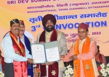 Governorpresenting the degrees to the students at the third convocation ceremony of Shri Dev Suman Uttarakhand University.;?>