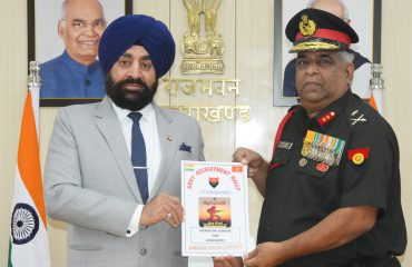 जोनल रिक्रूटिंग ऑफिसर मेजर जनरल एन.एस. राजपुरोहित, राज्यपाल लेफ्टिनेंट जनरल गुरमीत सिंह (से नि) से मुलाकात करते हुए।