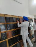 गांधीनगर स्थित भास्कराचार्य राष्ट्रीय अंतरिक्ष अनुप्रयोग और भू-सूचना विज्ञान संस्थान का अवलोकन करते हुए राज्यपाल लेफ्टिनेंट जनरल गुरमीत सिंह (से नि)।;?>