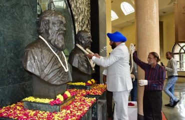 Governor Lt. Gen.Gurmit Singh (Retd) visiting Sardar Vallabhbhai Patel Memorial, Ahmedabad.