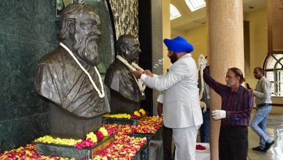 Governor Lt. Gen.Gurmit Singh (Retd) visiting Sardar Vallabhbhai Patel Memorial, Ahmedabad.