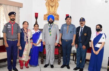 Governor Lt Gen Gurmit Singh (Retd) with a delegation of Bharat Scouts and Guides at Raj Bhavan.
