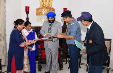 A delegation of Bharat Scouts and Guides met the Governor at Raj Bhavan.