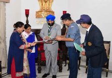 A delegation of Bharat Scouts and Guides met the Governor at Raj Bhavan.;?>