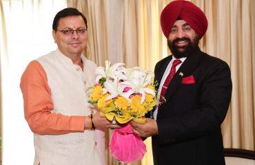 Chief Minister, Shri Pushkar Singh Dhami calling on the Governor.