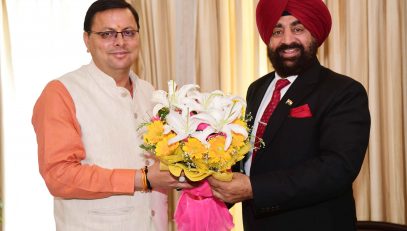 Chief Minister, Shri Pushkar Singh Dhami calling on the Governor.