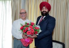 Shri Bhaskar Khulbe called on the Governor.;?>