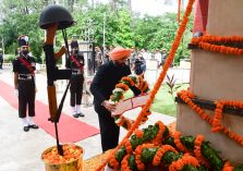 Governor paid tributes to the brave martyrs on the occasion of Kargil Vijay Diwas.;?>