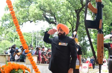 Governor Lt Gen Gurmit Singh (Retd) paying homage to the brave martyrs by paying floral tributes at the Martyrs Memorial at Lal Gate, Sub Area Cantt.