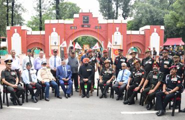 Governor Lt Gen Gurmit Singh (Retd) with Army officers on the occasion of Kargil Vijay Diwas.
