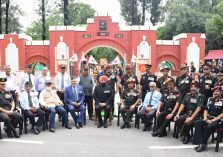 Governor Lt Gen Gurmit Singh (Retd) with Army officers on the occasion of Kargil Vijay Diwas.;?>