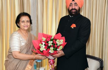 Newly appointed Director of All India Institute of Medical Sciences (AIIMS) Rishikesh, Prof. Meenu Singh courtesy call on by Governor .
