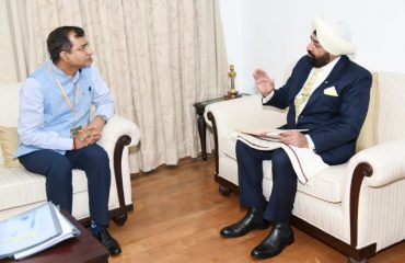 Shri J P Chaturvedi, Regional Officer, CBSE, paying a courtesy call on Governor.