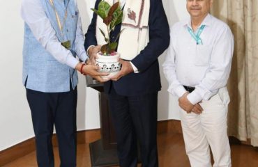 29-07-2022 : Shri J P Chaturvedi, Regional Officer, CBSE, paying a courtesy call on Governor.