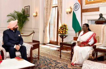 Governor paying a courtesy call on the President, Smt. Draupadi Murmu.