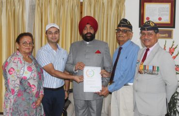 Governor Lt Gen Gurmit Singh (Retd) meeting the delegation of Support Our Heroes (SOH).