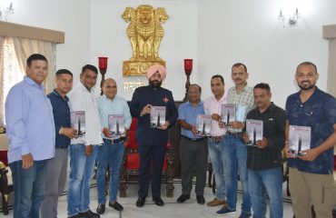 राज्यपाल से राजभवन में उत्तरांचल प्रेस क्लब पदाधिकारियों ने मुलाकात की।