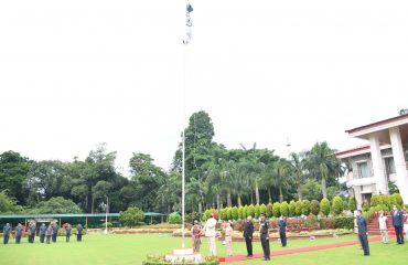 Governor hoisted the flag at the Raj Bhawan on the occasion of Independence Day.