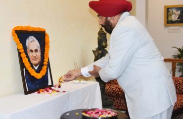 Governor paying floral tributes at the portrait of former Prime Minister Shri Atal Bihari Bajpayee ji on his death anniversary.