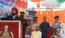आईटीबीपी द्वारा आज़ादी के अमृत महोत्सव के अवसर पर सम्बोधन करते हुए राज्यपाल लेफ्टिनेंट जनरल गुरमीत सिंह (से नि)।;?>