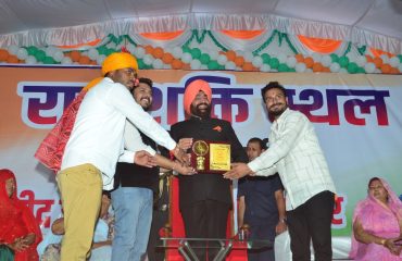 Governor Lt Gen Gurmit Singh (Retd) felicitating on the occasion of 'Rashtra Shakti Samvad' program of Shaheed Samarsata Mission in Indore, Madhya Pradesh.