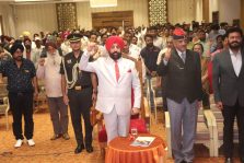 इंदौर, मध्यप्रदेश में शहीद समरसता मिशन के ‘राष्ट्र शक्ति संवाद’ कार्यक्रम के अवसर पर राज्यपाल लेफ्टिनेंट जनरल गुरमीत सिंह (से नि)।;?>