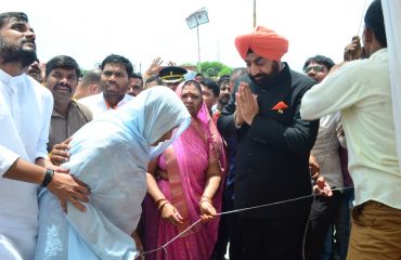 Governor Lt Gen Gurmit Singh (Retd) meeting the families of martyrs on the occasion of 'Rashtra Shakti Samvad' program of Shaheed Samarsata Mission, in Indore, Madhya Pradesh.