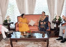 Former Governor and presently Uttar Pradesh Cabinet Minister Smt. Baby Rani Maurya met the Governor.;?>