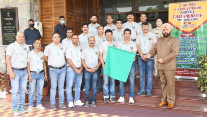23-08-2022 : Governor flagging off the Masters Sports football team for departure.