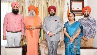 Sant Baba Shri Jodh Singh of Nirmal Ashram, Rishikesh met the Governor .