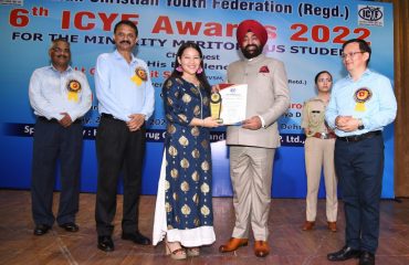 Governor Lt. Gen. Gurmit Singh (Retd) felicitating meritorious students in a program organized by Indian Christian Youth Federation at St. Joseph's Academy.