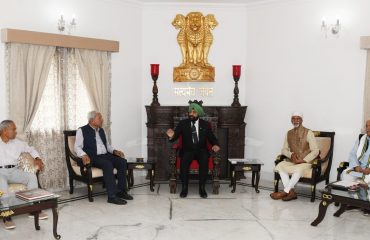 राज्यपाल से मुलाकात करते हुए कॉनफिड्रेशन ऑफ एक्स पैरामिलिट्री फोर्सेस, मार्टियर वेलफेयर एसोसिएशन के पदाधिकारी।