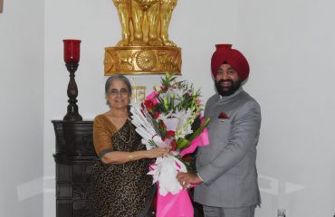 Justice (Retd) Ranjana Prakash Desai and other members had a courtesy call on the Governor.